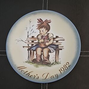 Schmid / Berta Hummel 11th Ltd Edition, Mother's Day 1982 "The Flower Basket"